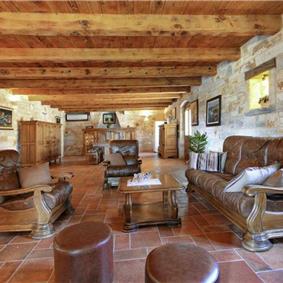 4 bedroom villa with pool near Svetvinčenat, Istria, sleeps 10